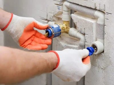 Manutenção de registros, torneiras e válvulas de descarga